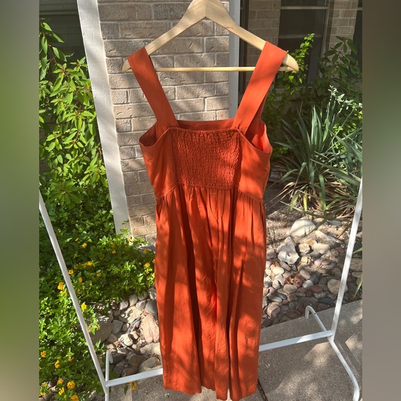 Uniqlo linen blend shirred orange dress with adjustable straps, size medium. - Picture 2 of 4